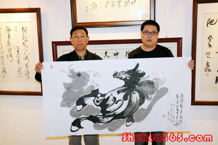 当代著名奔马画家陈日新作客中国书画名人榜