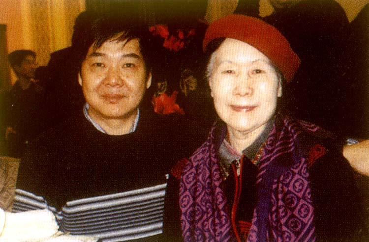 与徐悲鸿夫人廖静文先生合影