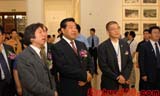 全国政协主席贾庆林在范迪安和许江的陪同下参观展览